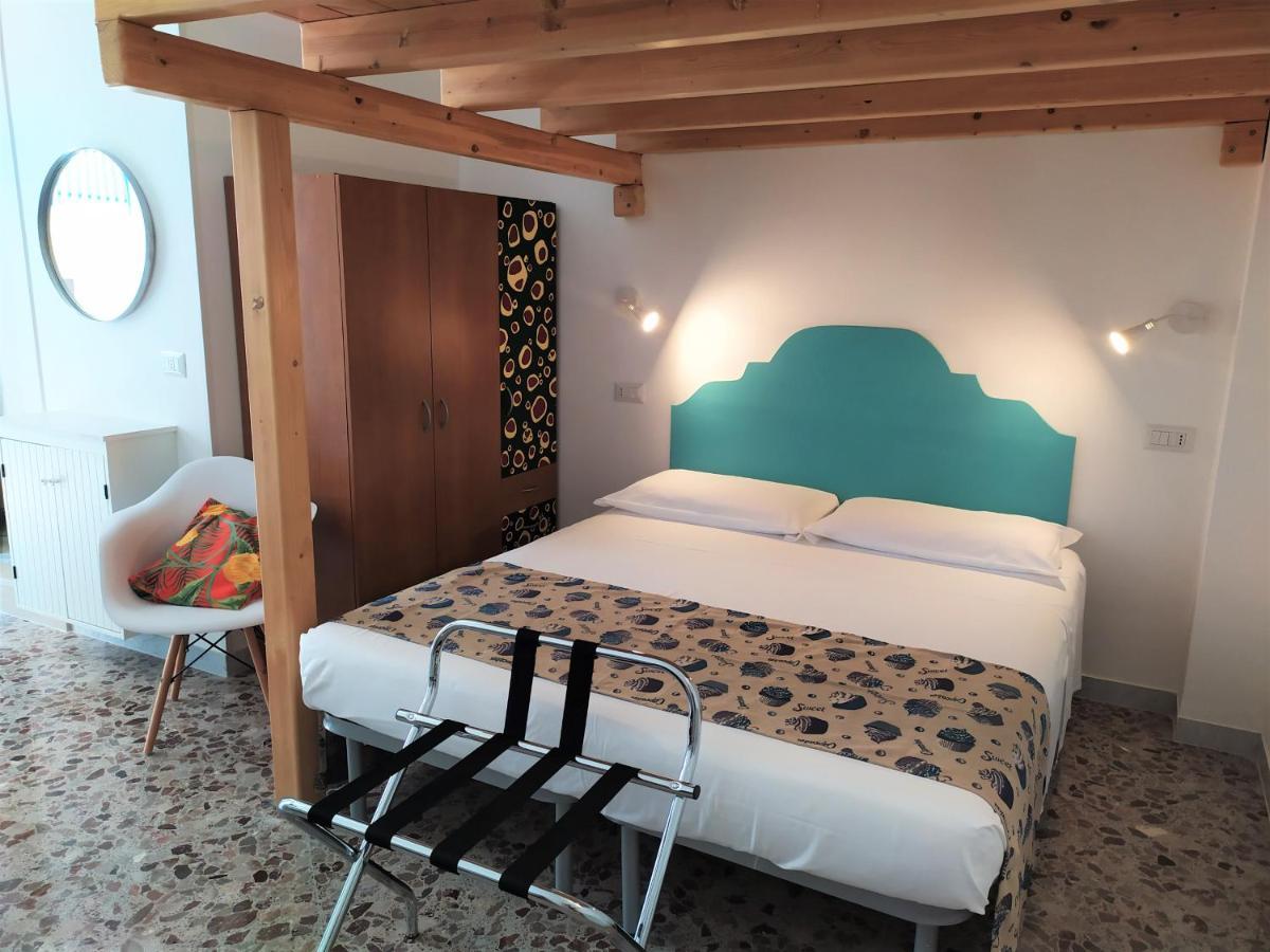 A Polignano Rooms โปลีญาโนอามาเร ภายนอก รูปภาพ