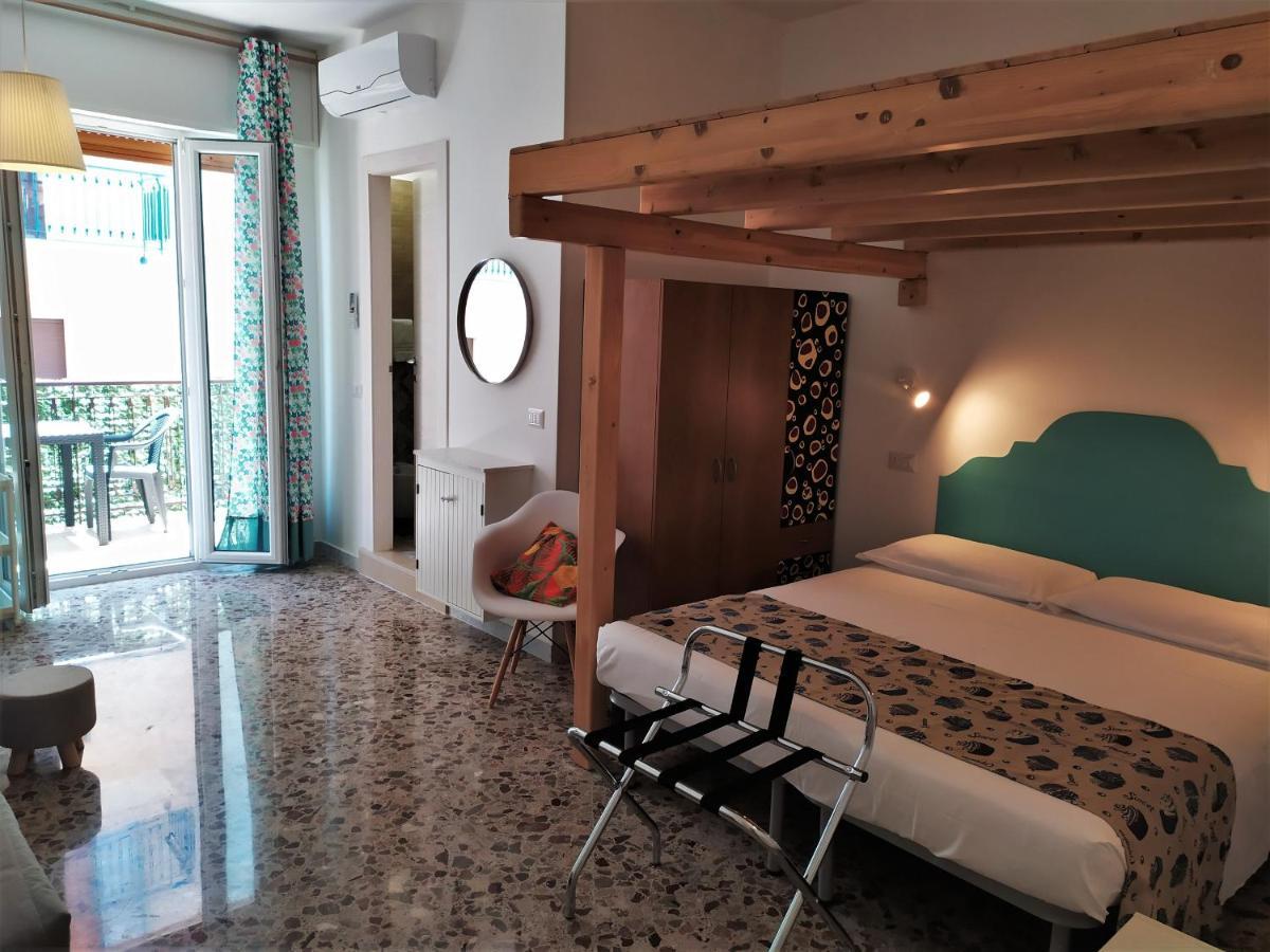 A Polignano Rooms โปลีญาโนอามาเร ภายนอก รูปภาพ