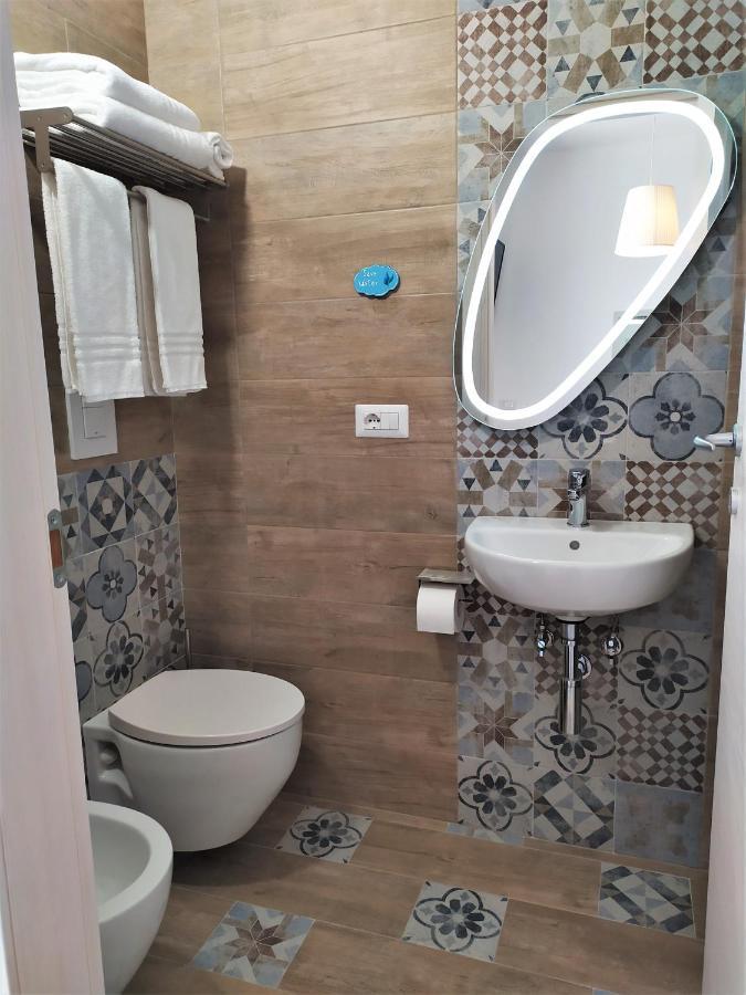 A Polignano Rooms โปลีญาโนอามาเร ภายนอก รูปภาพ