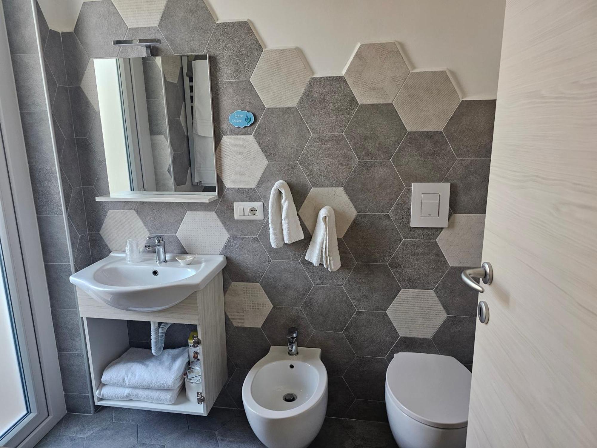 A Polignano Rooms โปลีญาโนอามาเร ภายนอก รูปภาพ